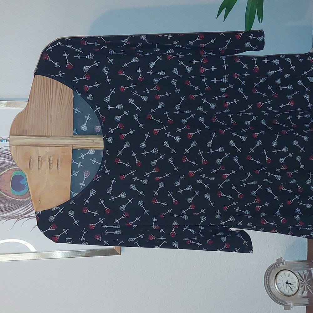 Quirky/cute plus top
